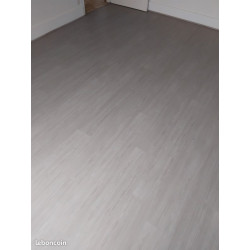 Parquet stratifié gris clair