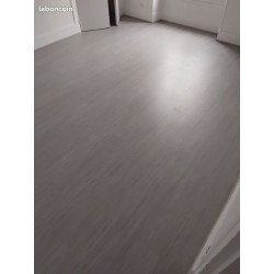 Parquet stratifié gris clair