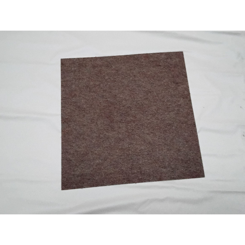 Moquette marron en dalles 50x50cm
