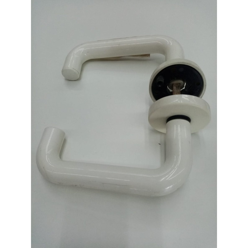 Poignée plastique pour porte PVC