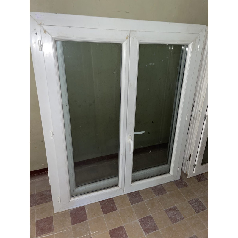 Fenêtre PVC blanche - 2 vantaux - avec encadrement - 1 vitre