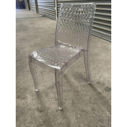 Chaise transparente