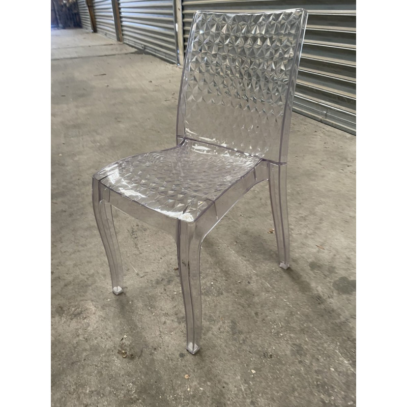 Chaise transparente